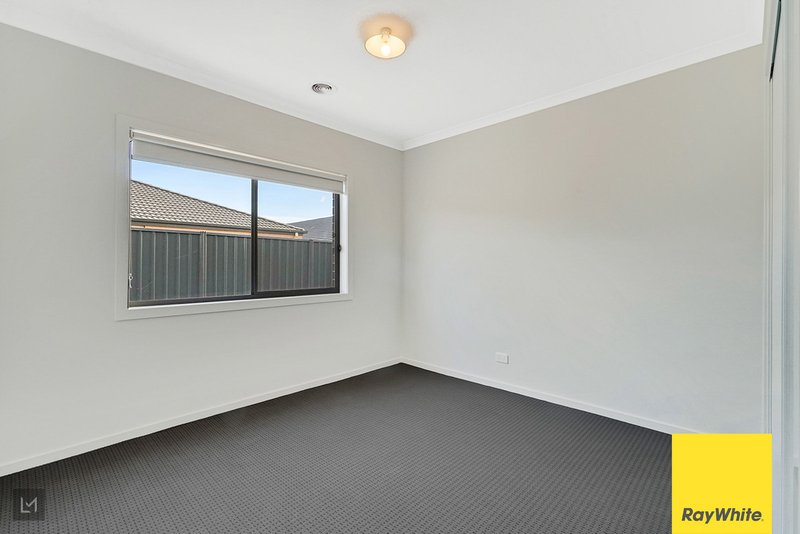 Photo - 8 Satellite Street, Werribee VIC 3030 - Image 10