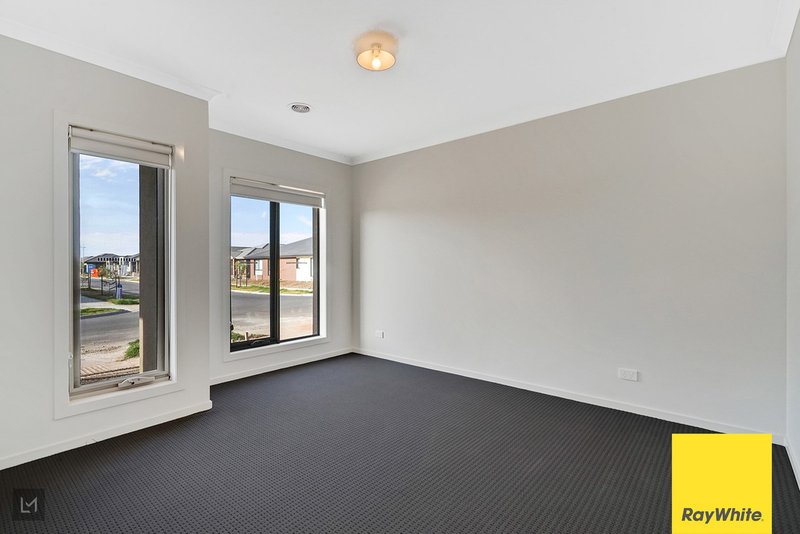 Photo - 8 Satellite Street, Werribee VIC 3030 - Image 11