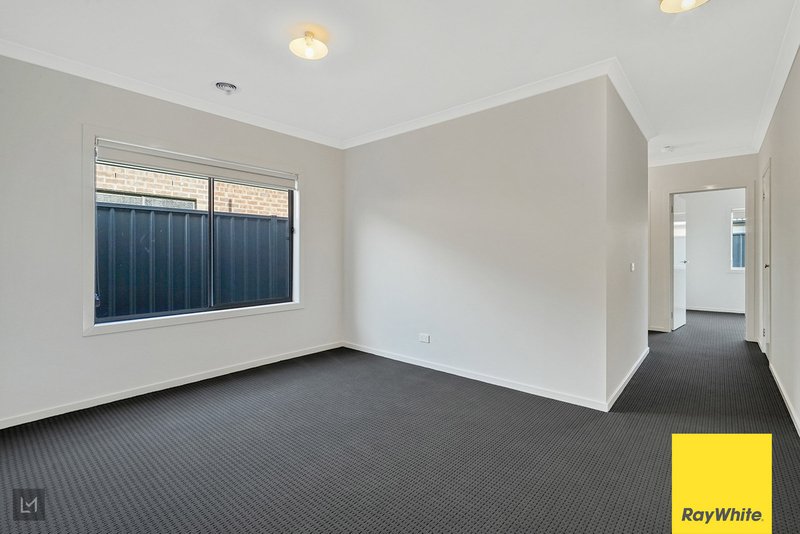 Photo - 8 Satellite Street, Werribee VIC 3030 - Image 14