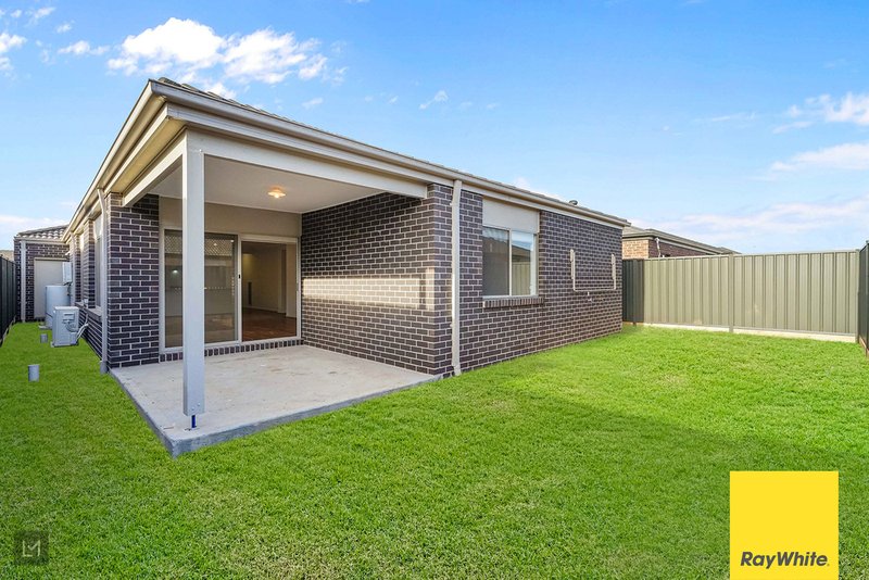 Photo - 8 Satellite Street, Werribee VIC 3030 - Image 15