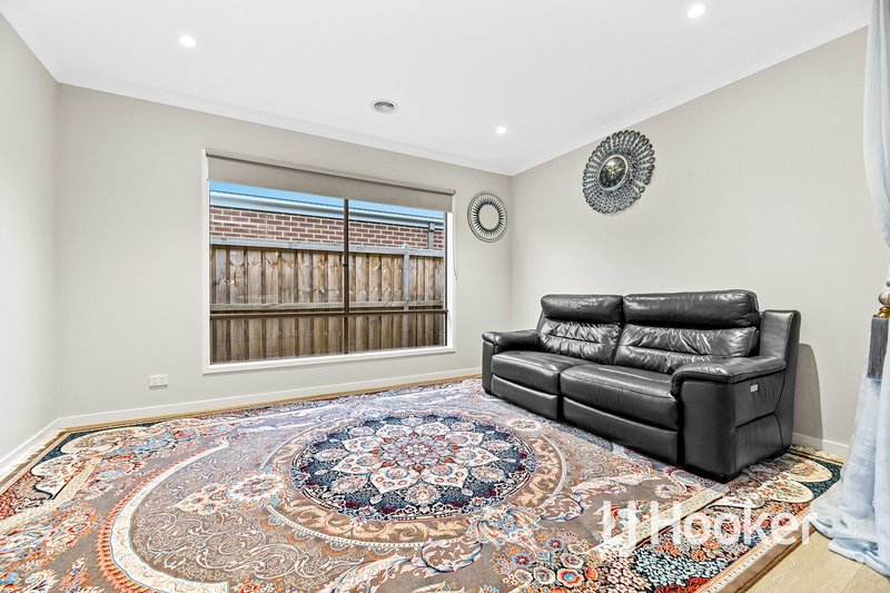 Photo - 8 Savage Way, Clyde North VIC 3978 - Image 2