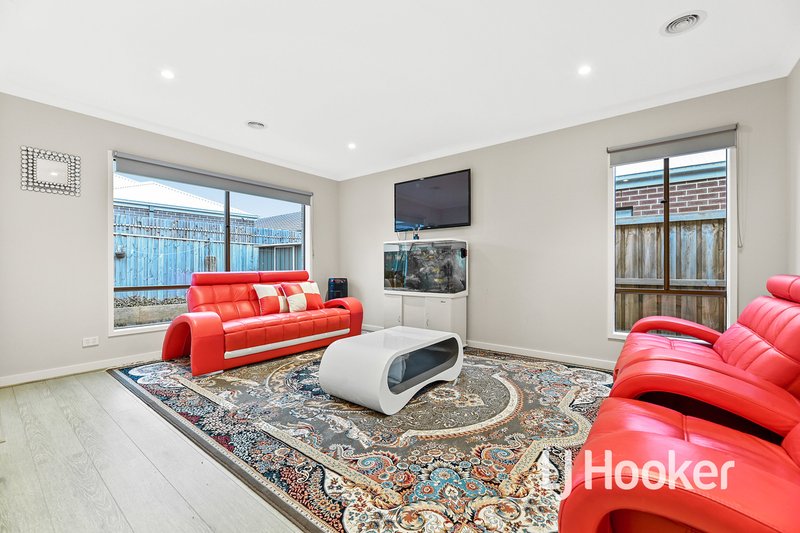 Photo - 8 Savage Way, Clyde North VIC 3978 - Image 3