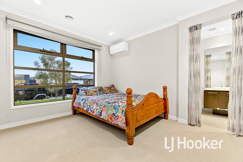 Photo - 8 Savage Way, Clyde North VIC 3978 - Image 7