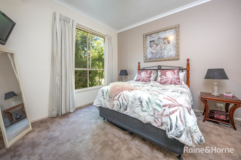 Photo - 8 Saxonwood Drive, Sunbury VIC 3429 - Image 4