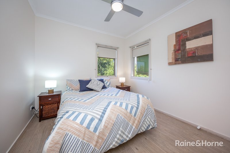 Photo - 8 Saxonwood Drive, Sunbury VIC 3429 - Image 11