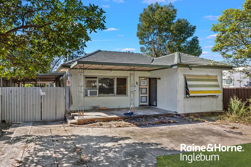 Photo - 8 Saywell Road, Macquarie Fields NSW 2564 - Image 2