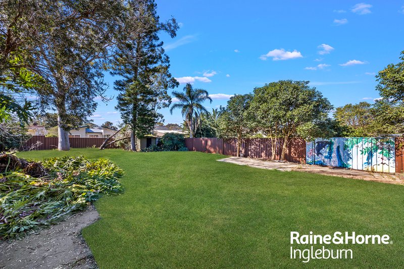 Photo - 8 Saywell Road, Macquarie Fields NSW 2564 - Image 4