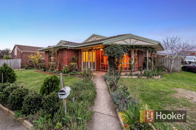 8 Scarborough Drive, Narre Warren South VIC 3805