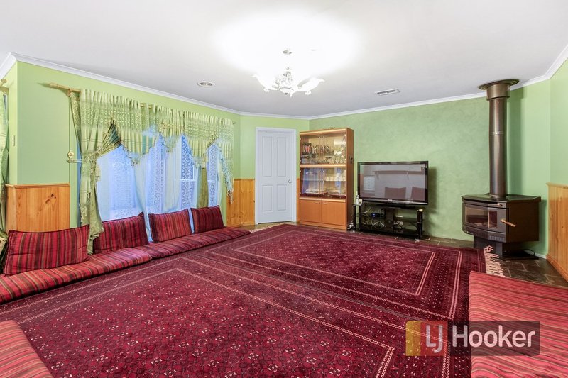 Photo - 8 Scarborough Drive, Narre Warren South VIC 3805 - Image 6