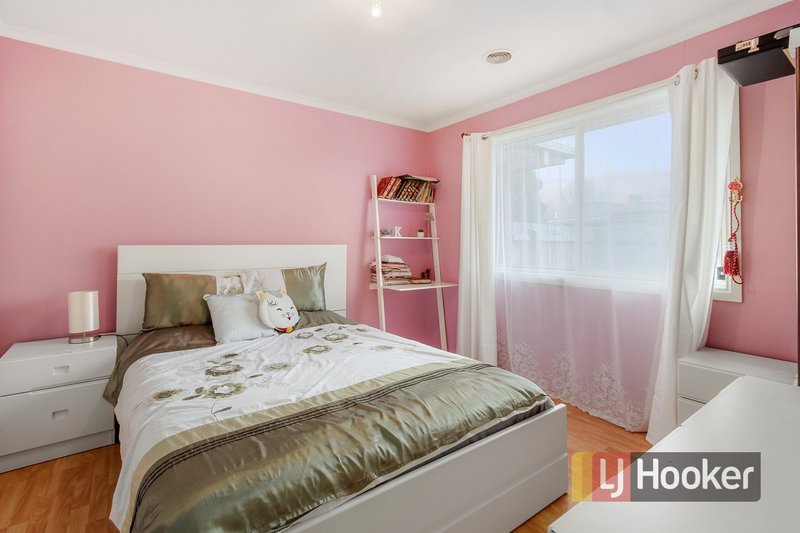 Photo - 8 Scarborough Drive, Narre Warren South VIC 3805 - Image 9