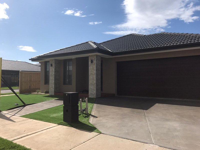 Photo - 8 Schiller Street, Truganina VIC 3029 - Image 2