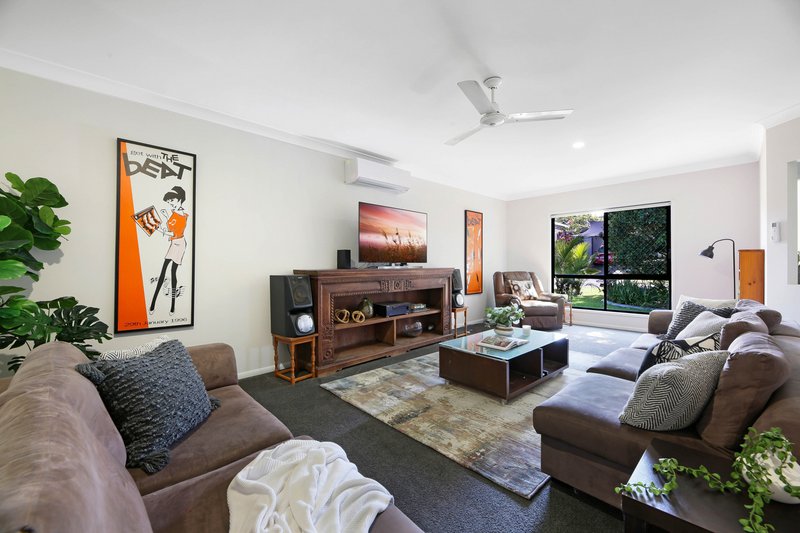 Photo - 8 Schneid Street, Mudgeeraba QLD 4213 - Image 2