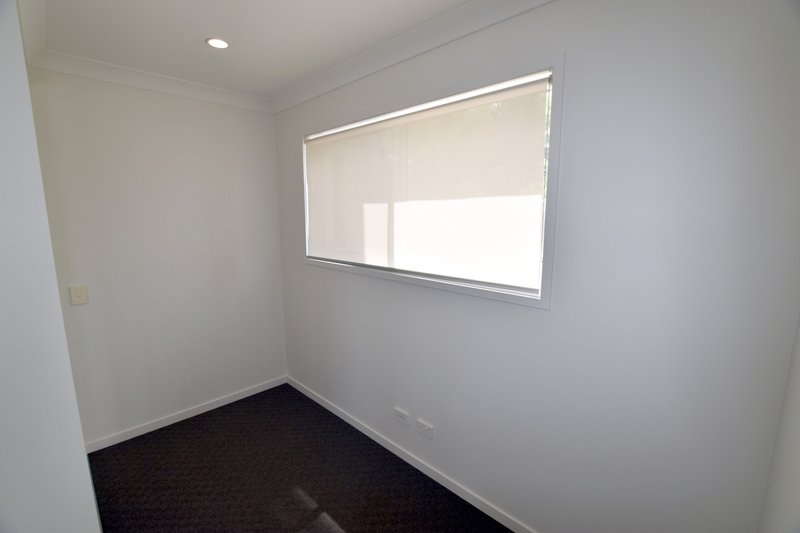 Photo - 8 Scholes Way, Kirkwood QLD 4680 - Image 12