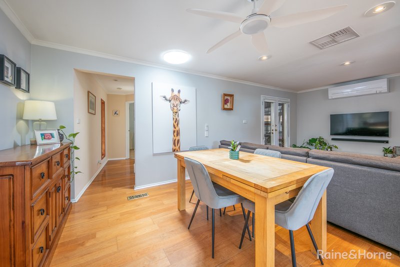 Photo - 8 Scullin Court, Sunbury VIC 3429 - Image 5