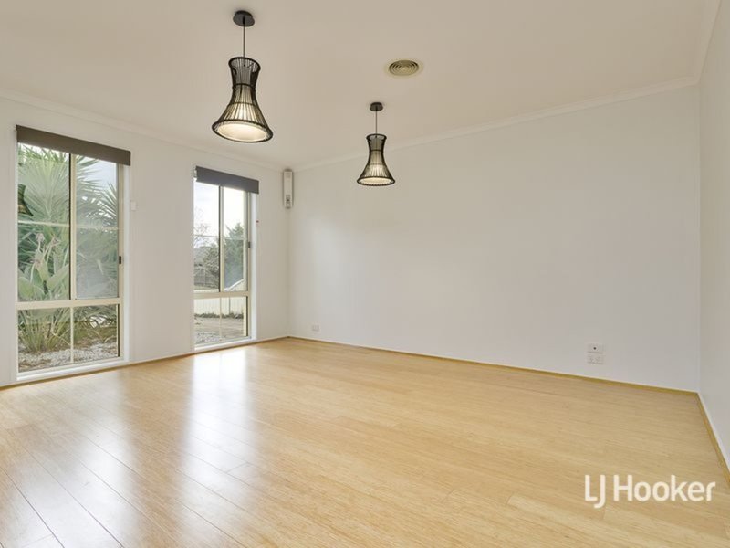 Photo - 8 Seaside Close, Seabrook VIC 3028 - Image 2