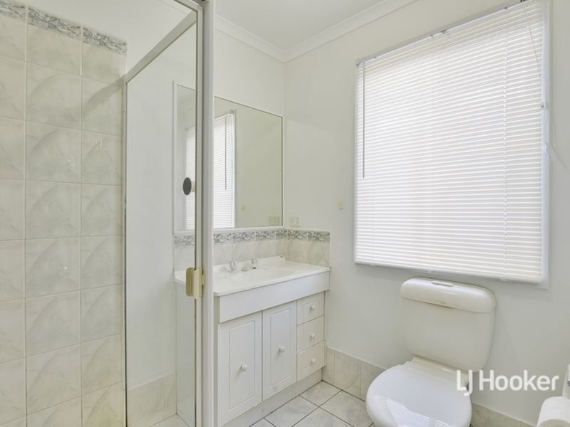 Photo - 8 Seaside Close, Seabrook VIC 3028 - Image 7