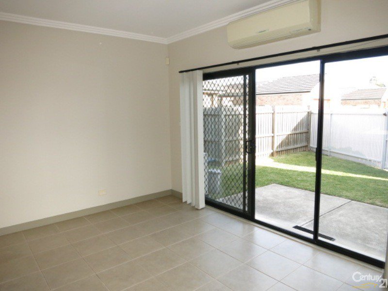 Photo - 8 Seaton Street, Stanhope Gardens NSW 2768 - Image 3