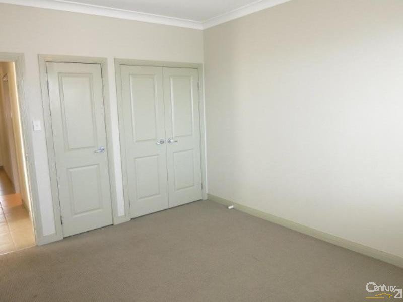 Photo - 8 Seaton Street, Stanhope Gardens NSW 2768 - Image 4