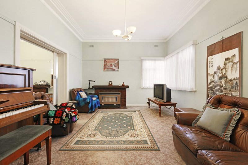 Photo - 8 Seaview Avenue, Bentleigh VIC 3204 - Image 3