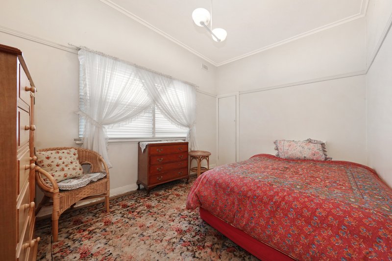 Photo - 8 Seaview Avenue, Bentleigh VIC 3204 - Image 8