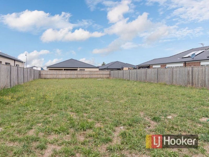 8 Sebago Terrace, Cranbourne North VIC 3977