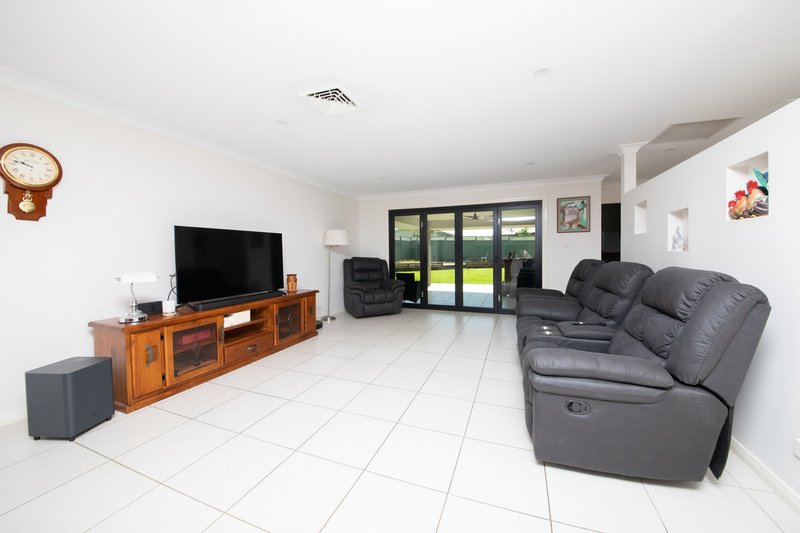 Photo - 8 Selkirk Avenue, Dubbo NSW 2830 - Image 4