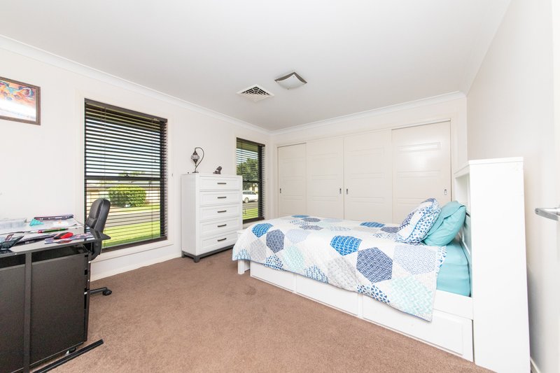 Photo - 8 Selkirk Avenue, Dubbo NSW 2830 - Image 9