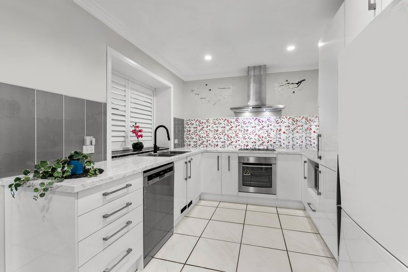 Photo - 8 Selwyn Close, Forest Lake QLD 4078 - Image 3