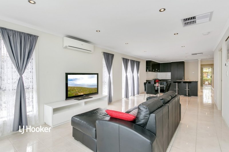 Photo - 8 Semillon Crescent, Andrews Farm SA 5114 - Image 4