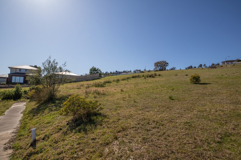 Photo - 8 Serene Court, Pakenham VIC 3810 - Image 3