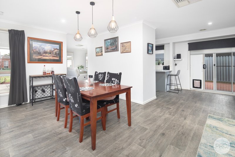 Photo - 8 Shari Drive, Delacombe VIC 3356 - Image 5