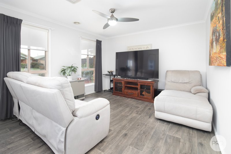 Photo - 8 Shari Drive, Delacombe VIC 3356 - Image 7