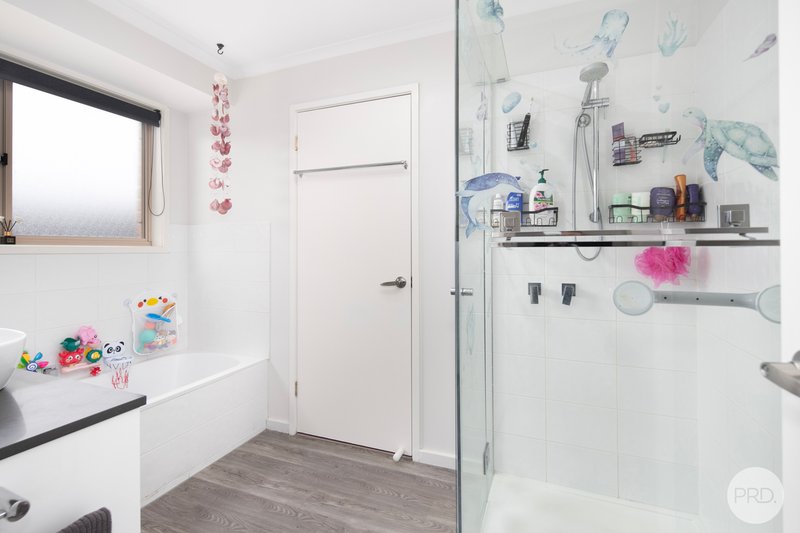 Photo - 8 Shari Drive, Delacombe VIC 3356 - Image 9