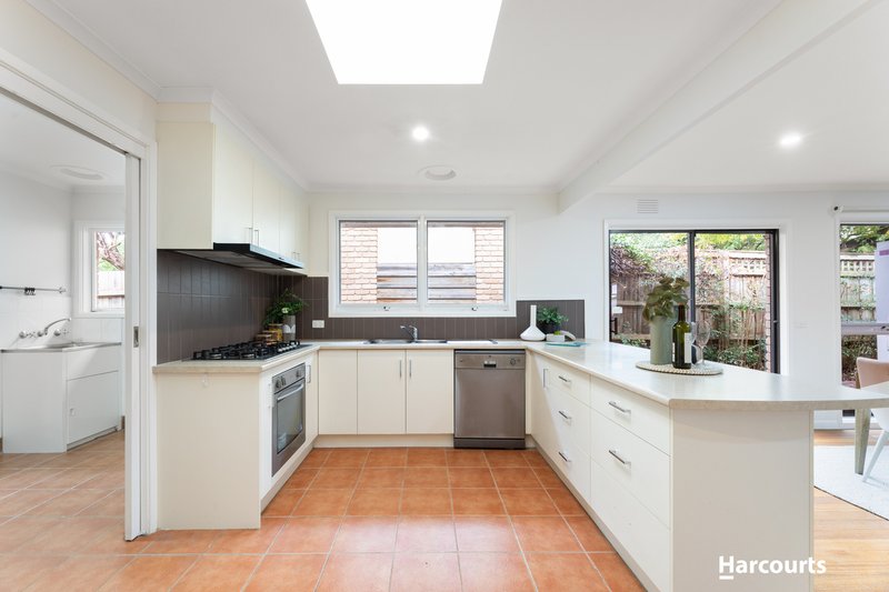 Photo - 8 Shearers Court, Vermont South VIC 3133 - Image 3