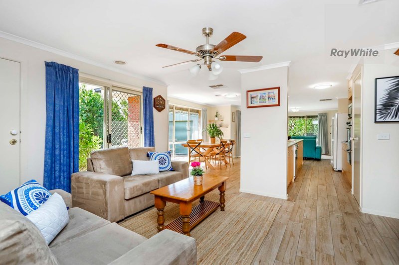 Photo - 8 Sheldon Court, Gladstone Park VIC 3043 - Image 3