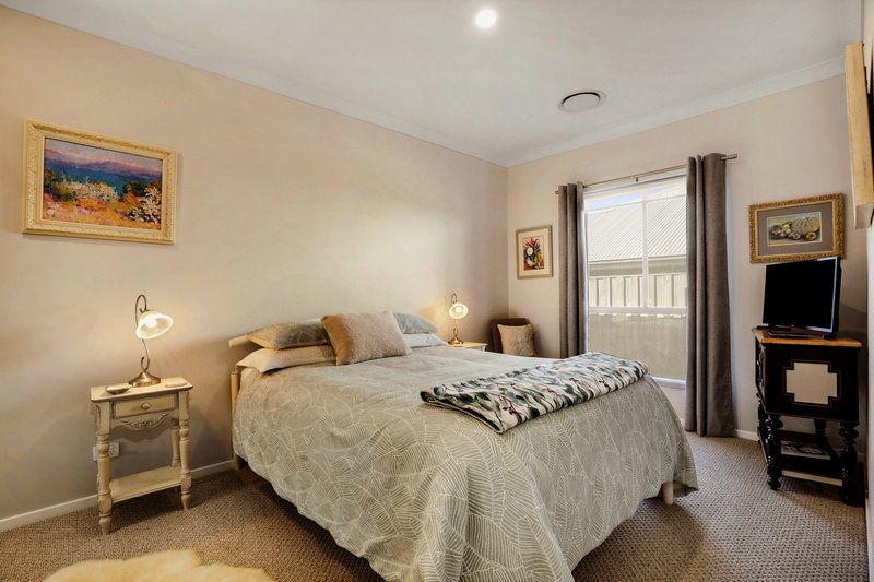Photo - 8 Sherwin Crescent, Renwick NSW 2575 - Image 7