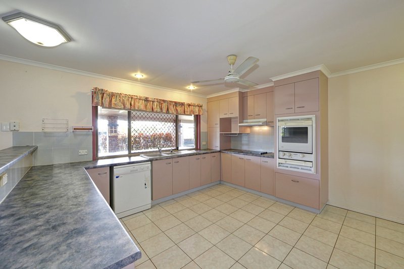 Photo - 8 Shetland Ct , Branyan QLD 4670 - Image 5