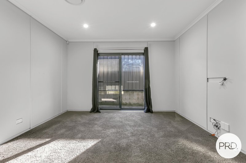 Photo - 8 Siltstone Avenue, Horsley NSW 2530 - Image 5