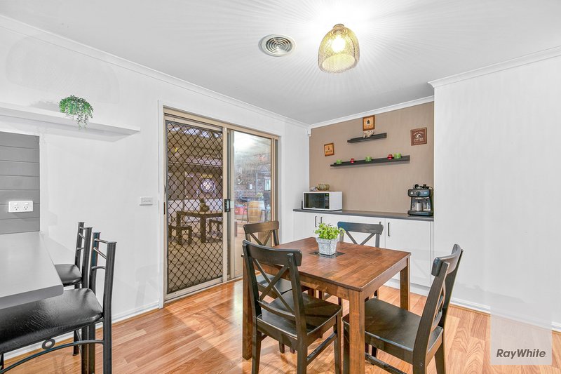 Photo - 8 Silvana Way, Hillside VIC 3037 - Image 5