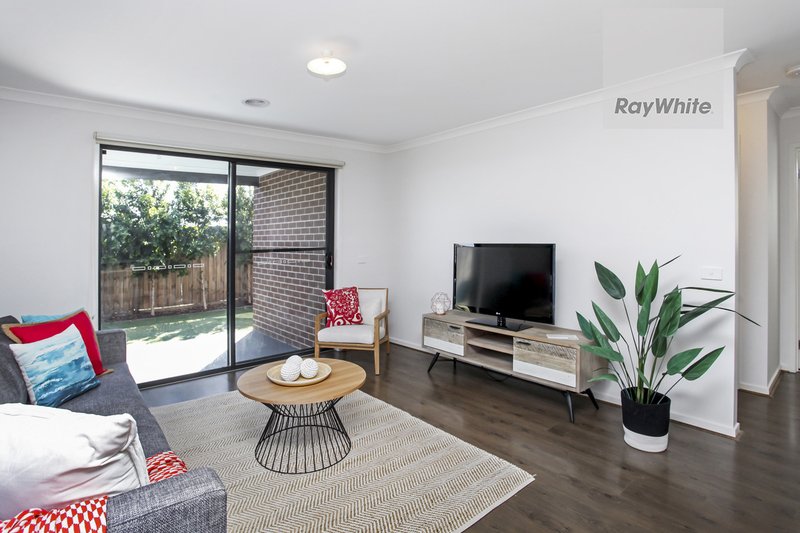 Photo - 8 Silverwood Drive, Greenvale VIC 3059 - Image 4