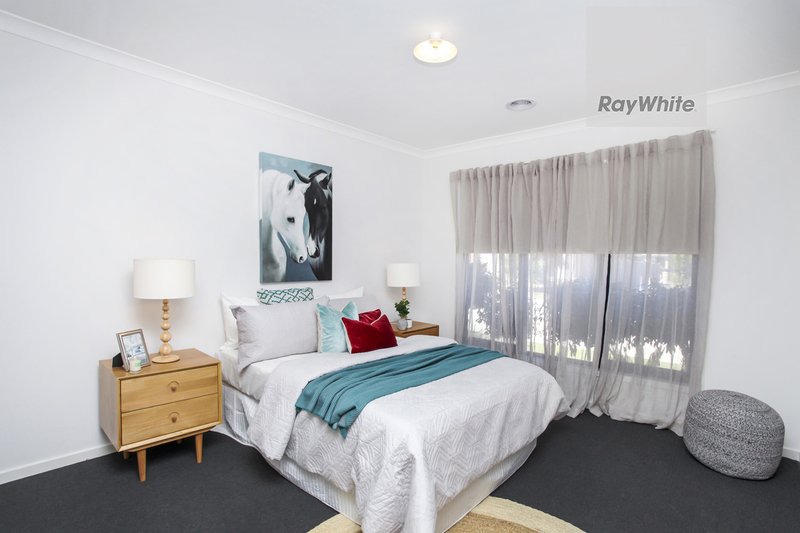 Photo - 8 Silverwood Drive, Greenvale VIC 3059 - Image 11