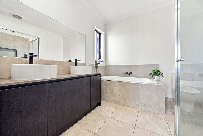 Photo - 8 Sincere Way, Clyde VIC 3978 - Image 4