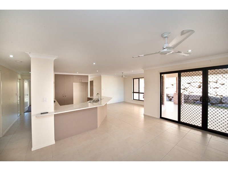 Photo - 8 Skyline Drive, Norman Gardens QLD 4701 - Image 12