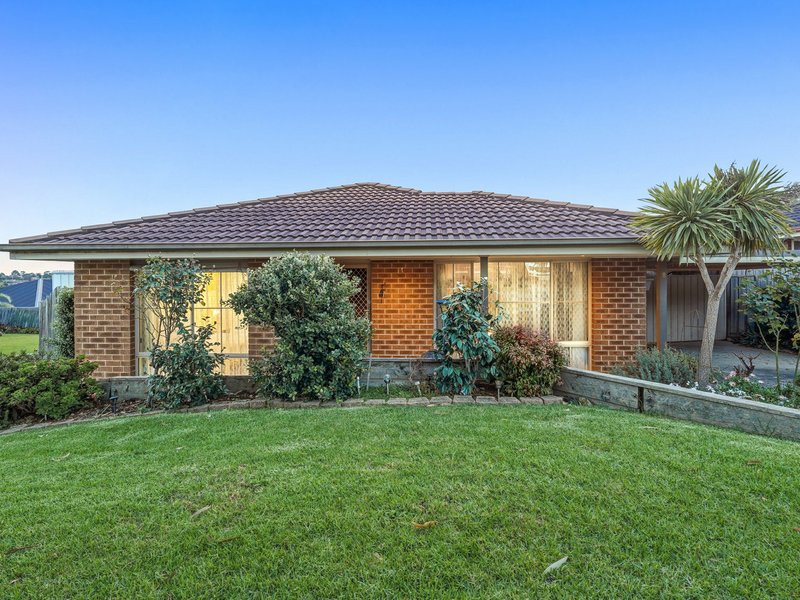 Photo - 8 Snow Gum Court, Pakenham VIC 3810 - Image 2