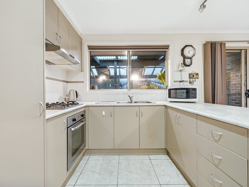 Photo - 8 Snow Gum Court, Pakenham VIC 3810 - Image 3