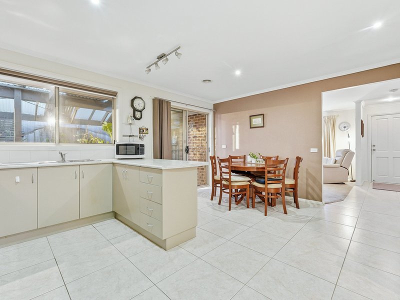 Photo - 8 Snow Gum Court, Pakenham VIC 3810 - Image 9