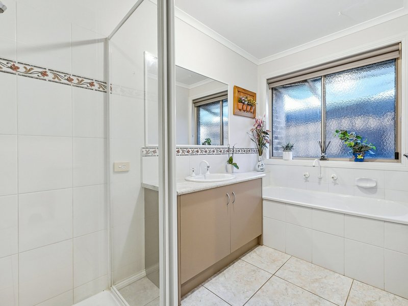 Photo - 8 Snow Gum Court, Pakenham VIC 3810 - Image 12