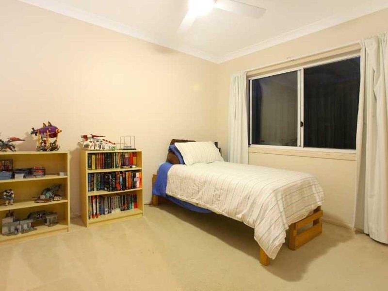 Photo - 8 Society Court, Pacific Pines QLD 4211 - Image 17