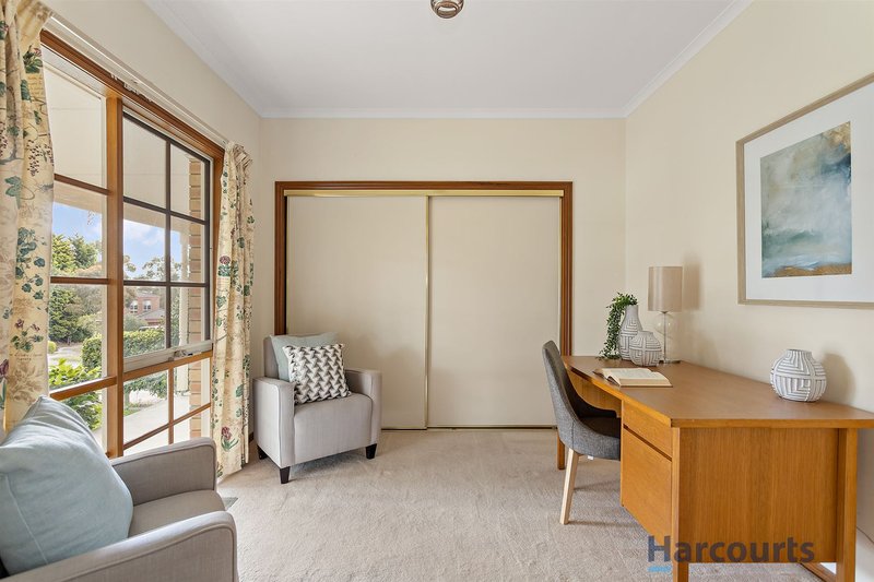 Photo - 8 Sokleng Close, Rowville VIC 3178 - Image 7