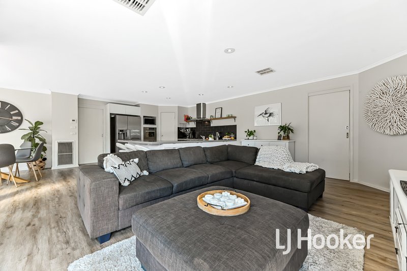 Photo - 8 Somerset Court, Narre Warren South VIC 3805 - Image 3